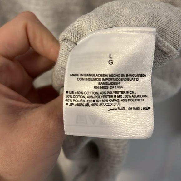 Old navy gray sweater size large - Picture 4 of 4